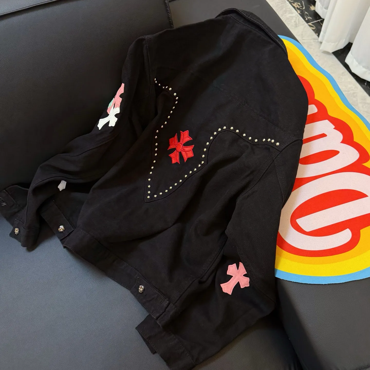 P300 model number: D352 Chrome hearts Crow contrasting leather rivet denim jacket SIZE#S m l xl